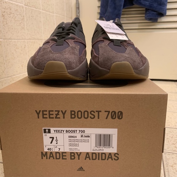 Yeezy Boost 700 Mauve main image 5